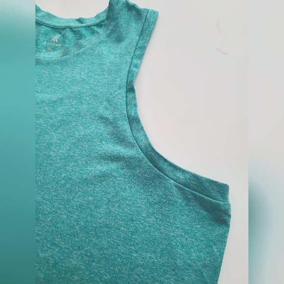 Kyodan cropped  top in size Large - Picture 2 of 5